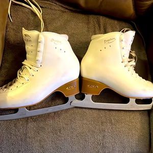 Edea figure skates overture model with idea rotation blade sz 270